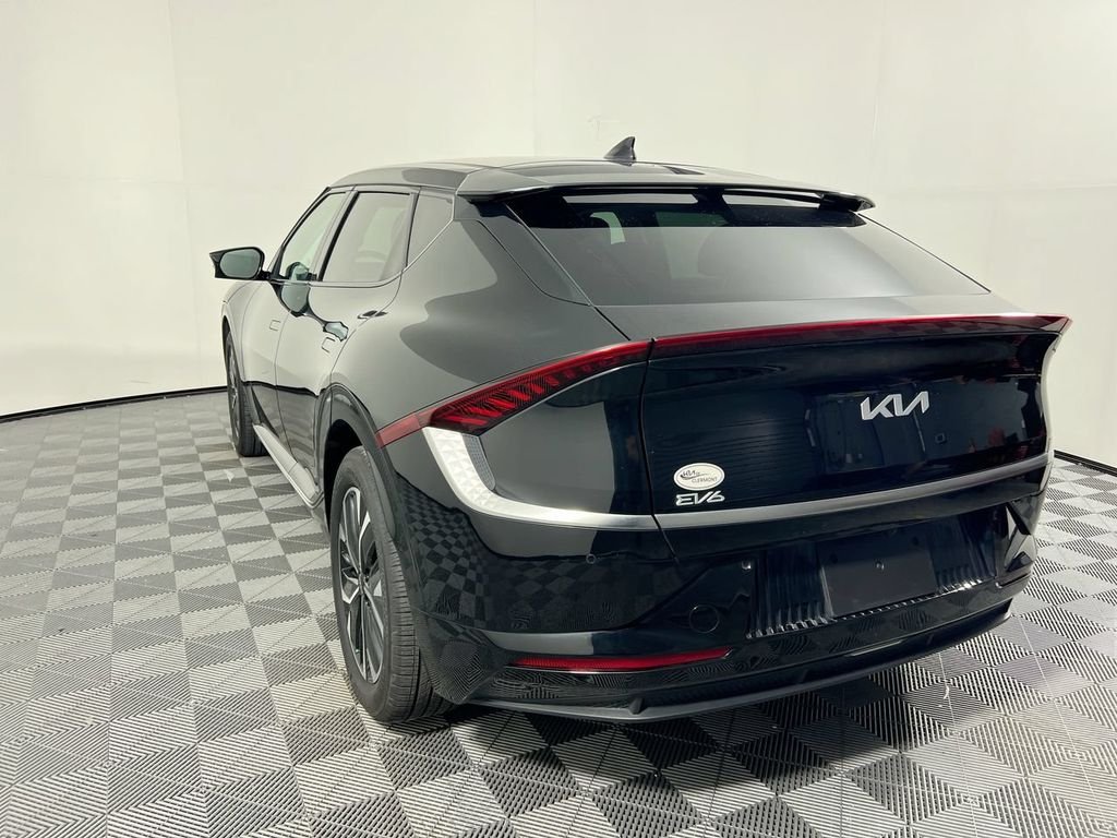 Certified Used 2024 Black Kia Wind image 5