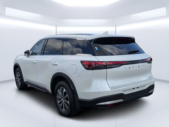 New 2027 RADIANT WHITE INFINITI Pure FWD image 5