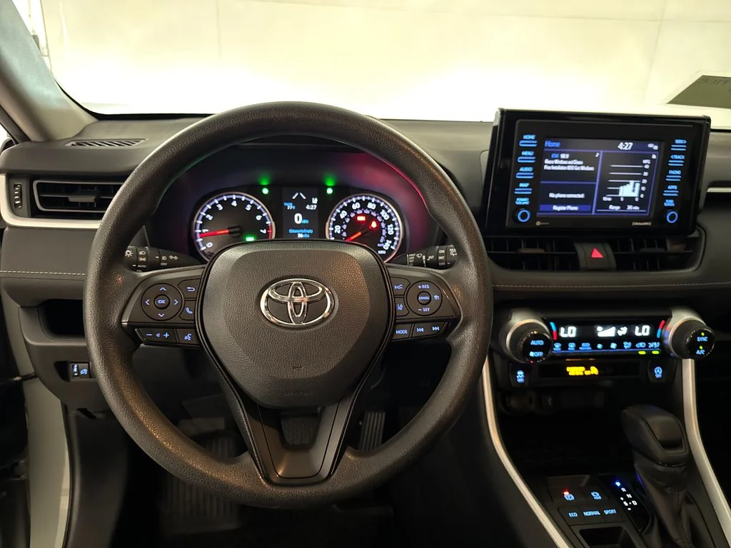 Certified Used 2020  Toyota XLE image 8