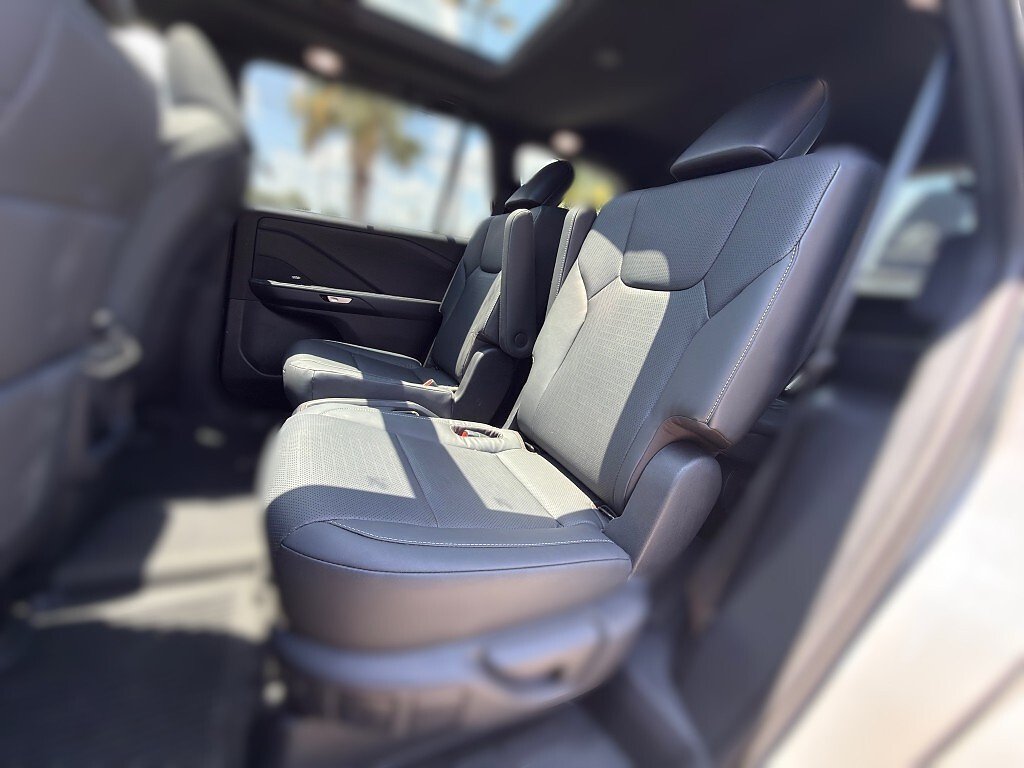 Certified Used 2025 Incognito Lexus F SPORT Handling image 13