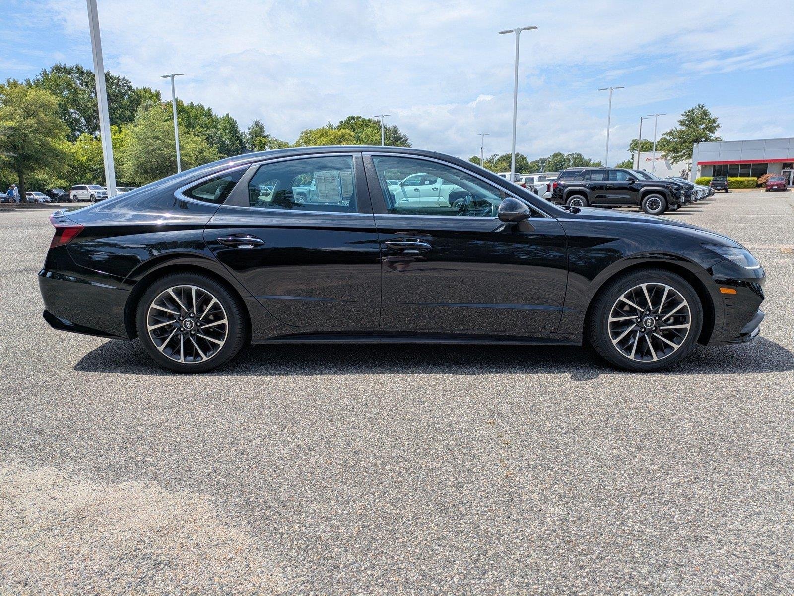 Used 2023 Onyx Black Hyundai Limited image 3