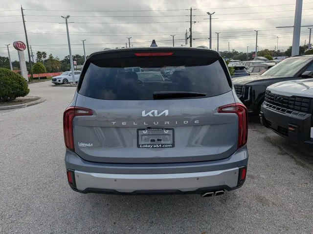 Used 2024 Silver Kia S image 5