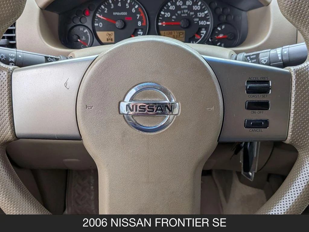 Used 2006 White Nissan SE image 12