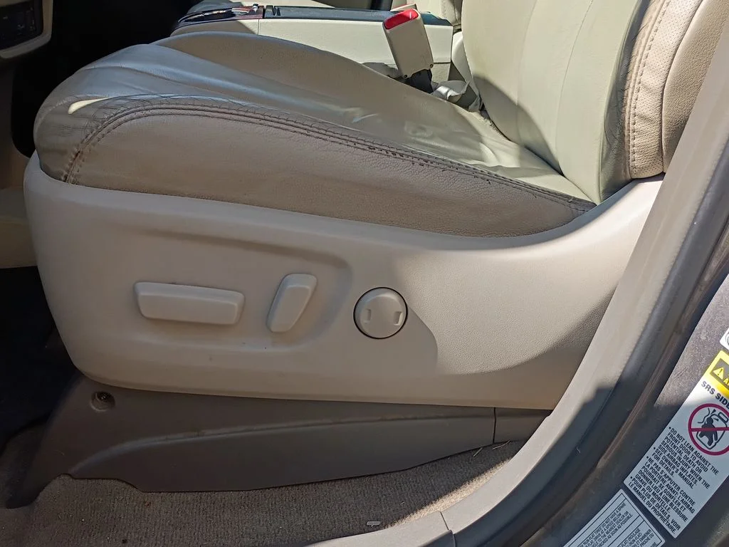Used 2014 Predawn Gray Mica Toyota XLE image 14