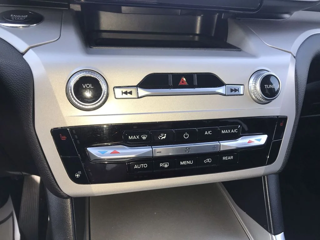 Used 2023 Green Ford XLT image 19