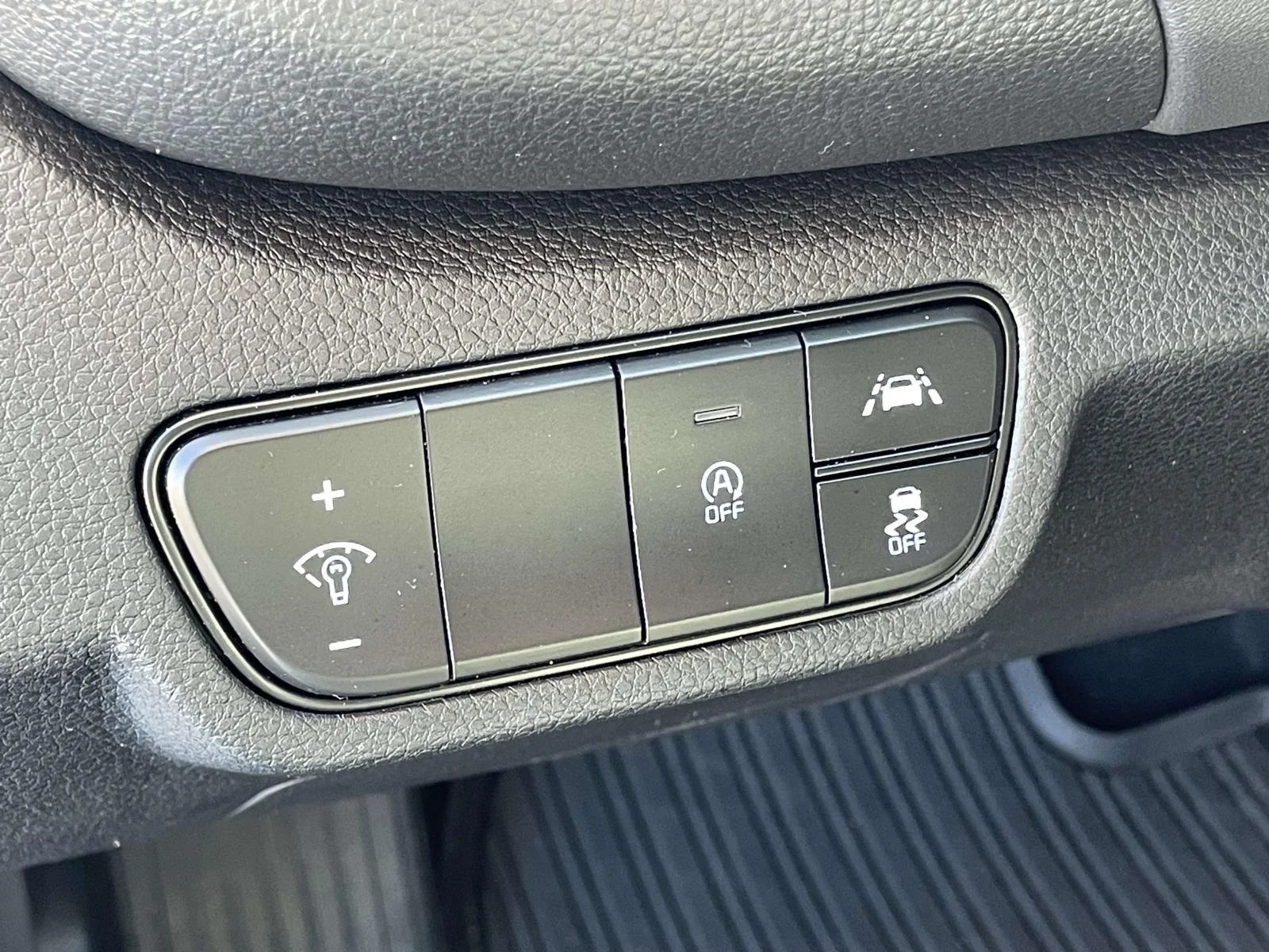Used 2023 Snow White Pearl Kia SX image 9
