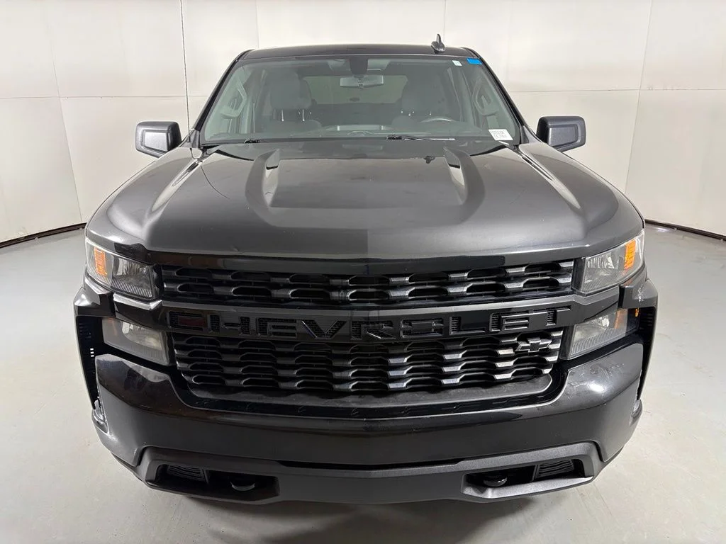 Used 2020 Black Chevrolet Custom image 4