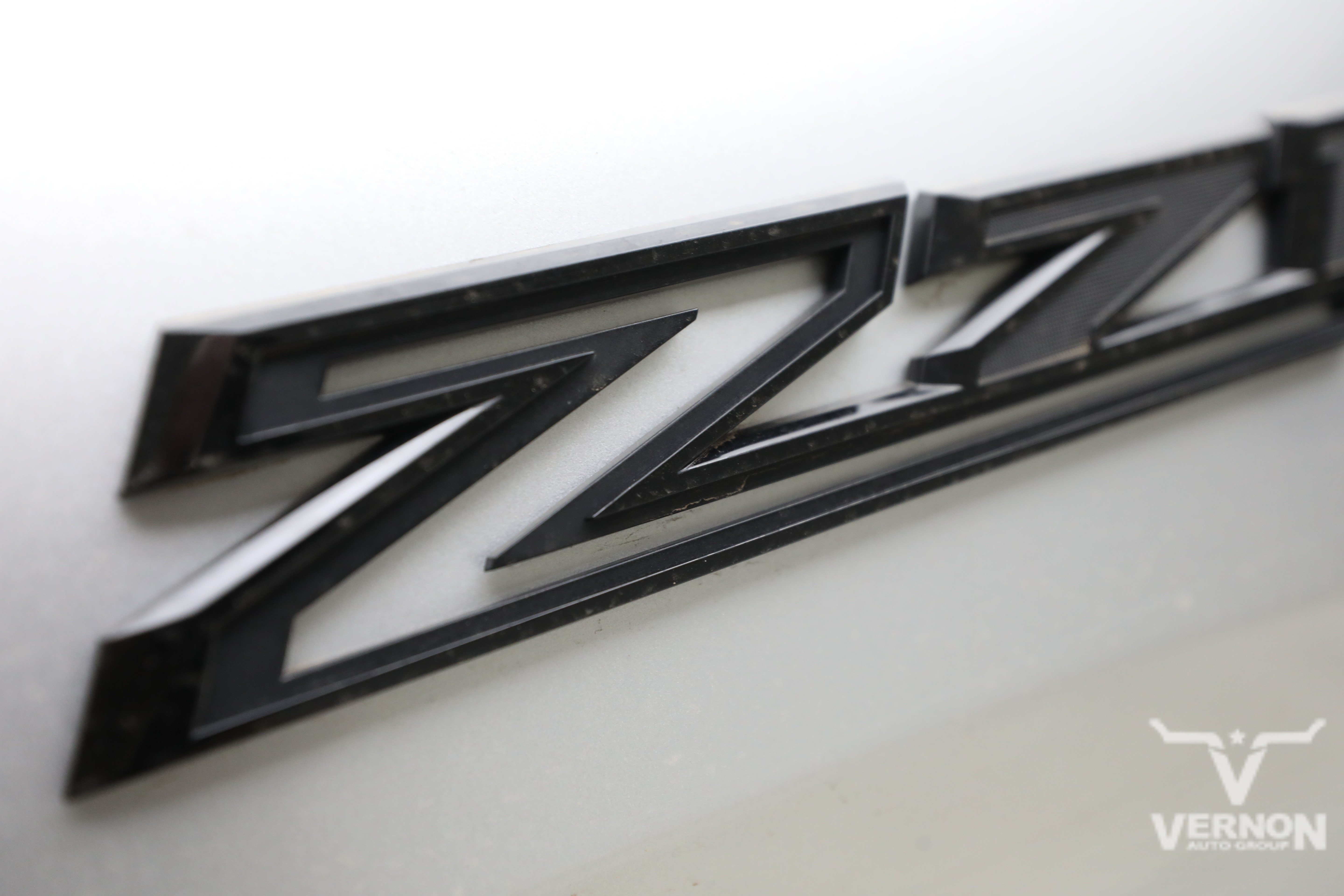 Used 2021 Silver Ice Metallic Chevrolet Y image 33