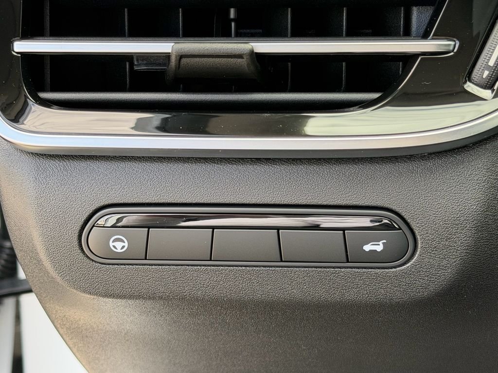 New 2027 RADIANT WHITE INFINITI Luxe FWD image 26