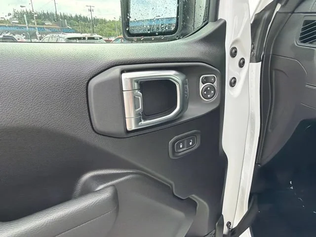 New 2026 Bright White Clear-Coat Exterior Paint Jeep Rubicon image 14