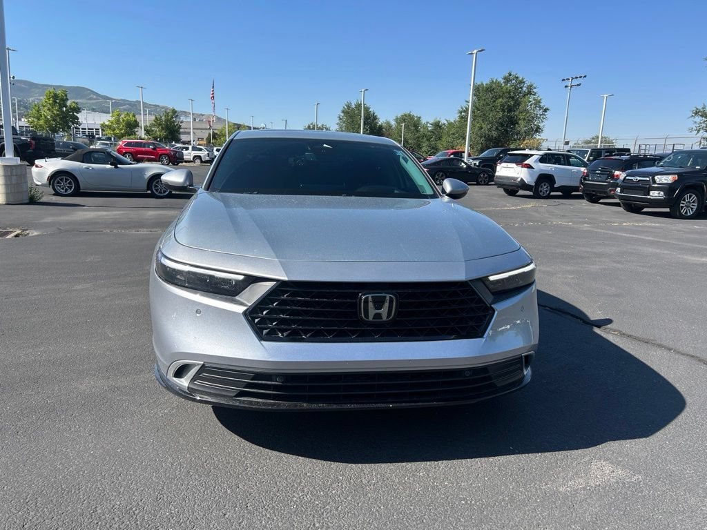 Used 2024 Solar Silver Metallic Honda Touring image 3