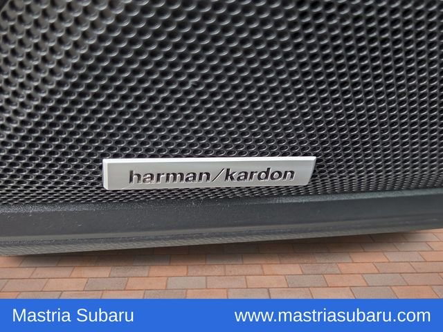 Used 2025 Crystal White Pearl Subaru Onyx Edition image 16