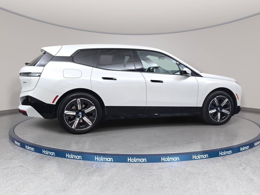 Used 2024 Mineral White Metallic BMW xDrive50 image 5