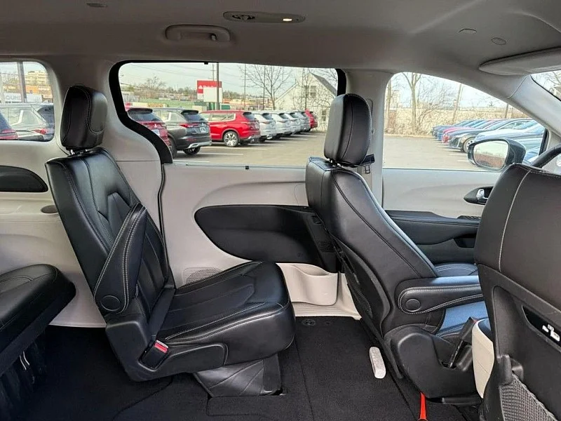 Used 2024 BLUE Chrysler Touring L FWD image 11
