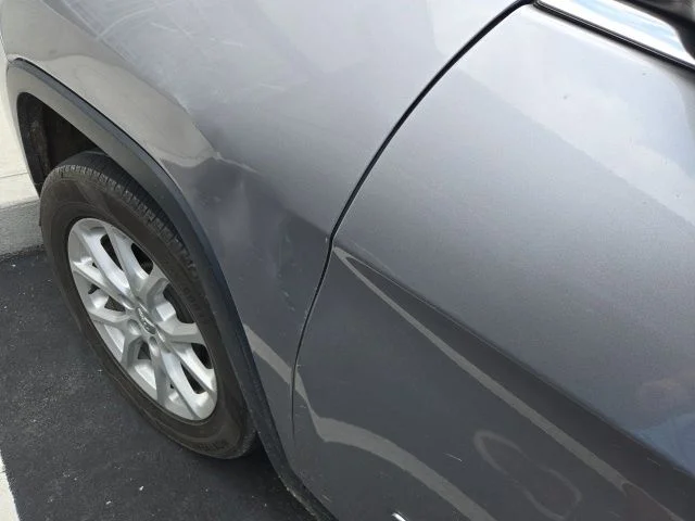 Used 2018 Silver Jeep Latitude Plus image 7