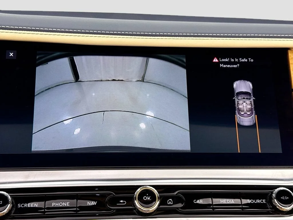 Used 2021  Bentley V8 image 23