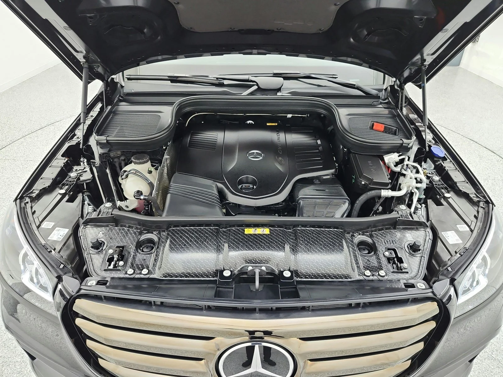 Used 2026 Obsidian Black Metallic Mercedes-Benz GLS 450 4MATIC® SUV image 23