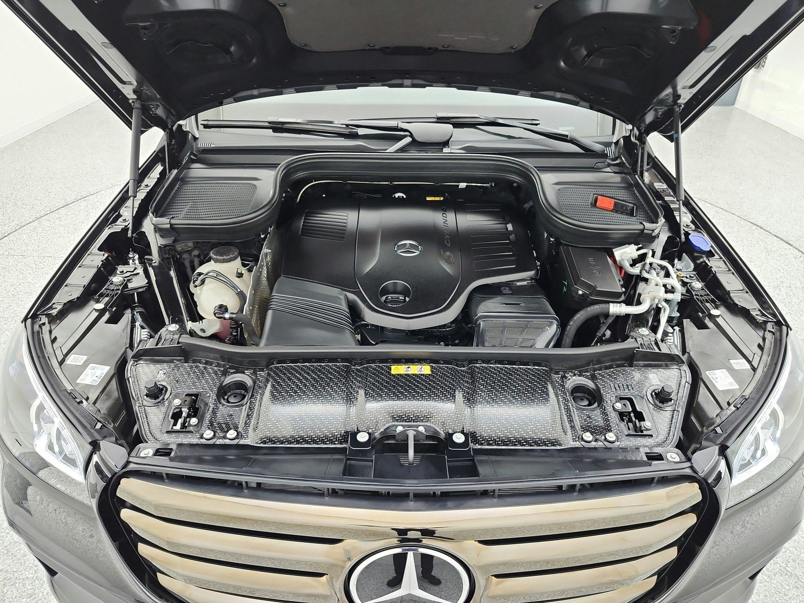 Used 2026 Obsidian Black Metallic Mercedes-Benz GLS 450 4MATIC® SUV image 23