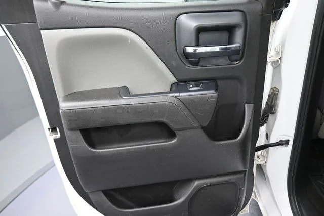 Used 2016 White Chevrolet Custom image 25
