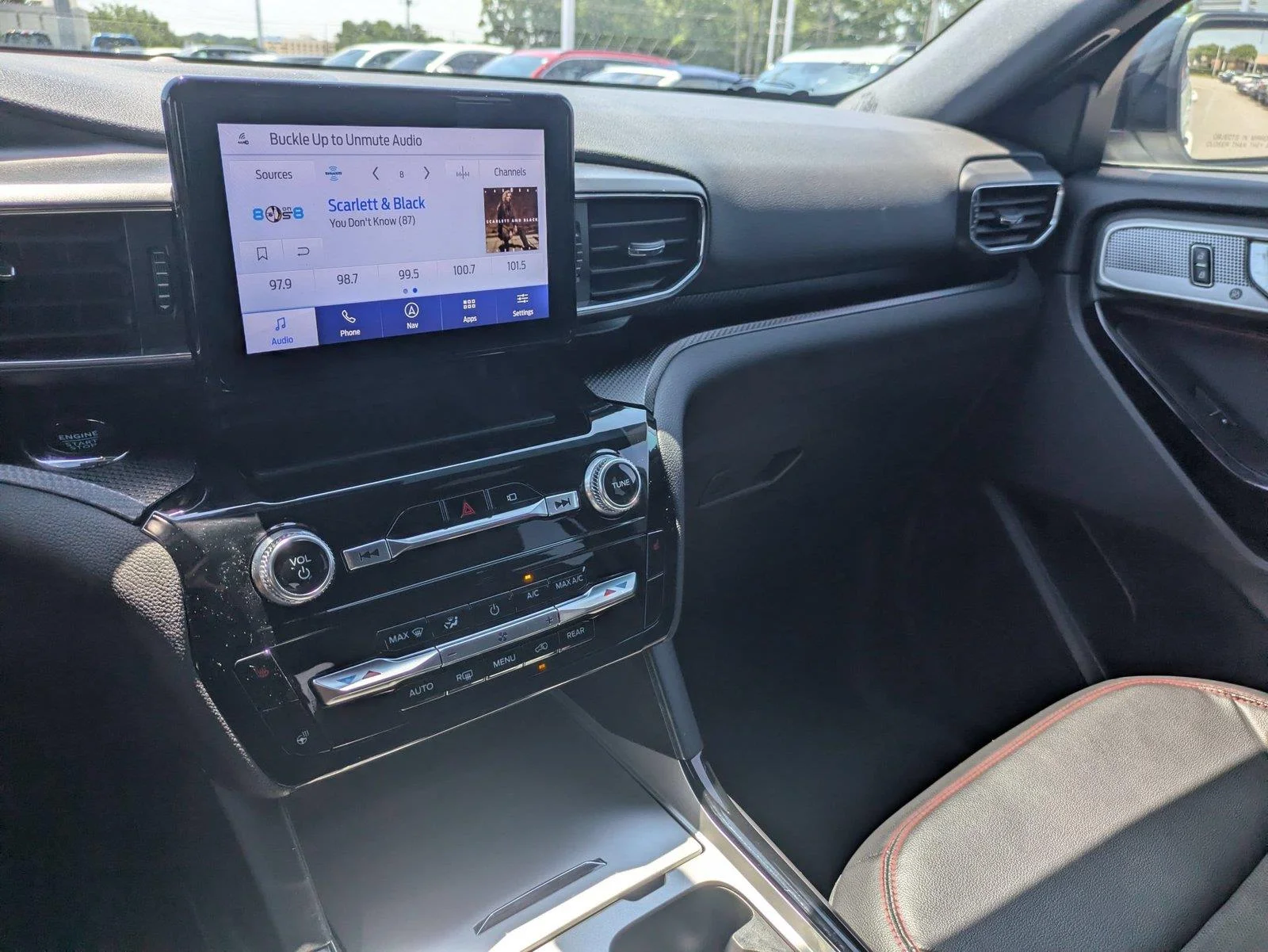 Used 2023 Star White Metallic Tri-Coat Ford ST-Line image 17