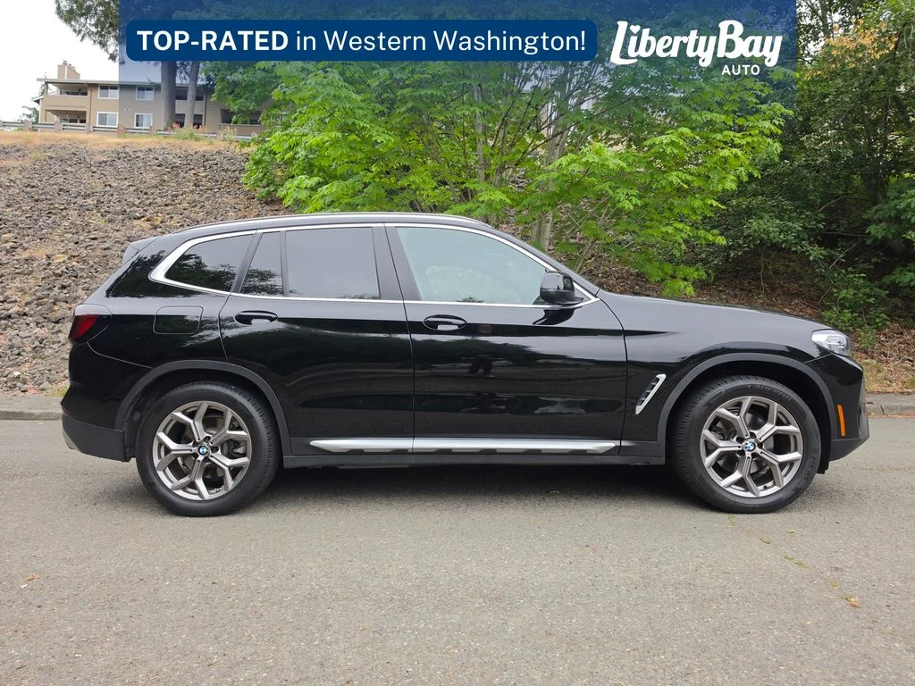 Used 2022 Black BMW xDrive30i image 4
