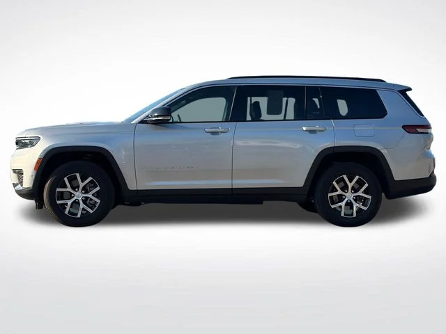 Used 2024 Silver Jeep Limited image 8