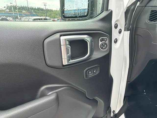 New 2026 Bright White Clear-Coat Exterior Paint Jeep Rubicon image 14