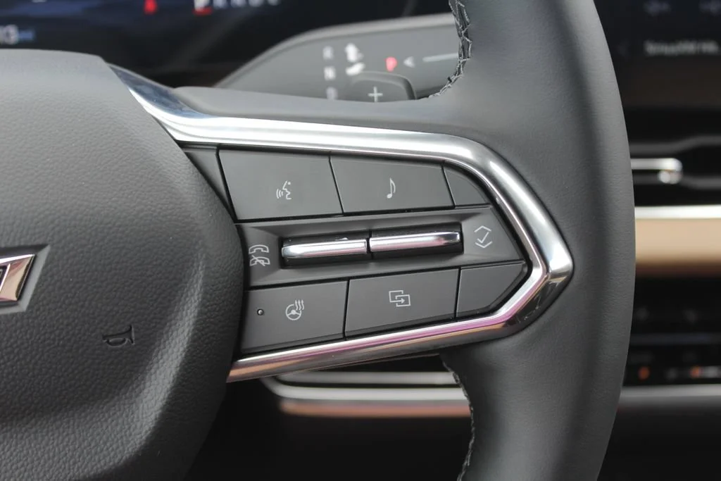 New 2026 Mosaic Black Metallic Chevrolet ACTIV image 19