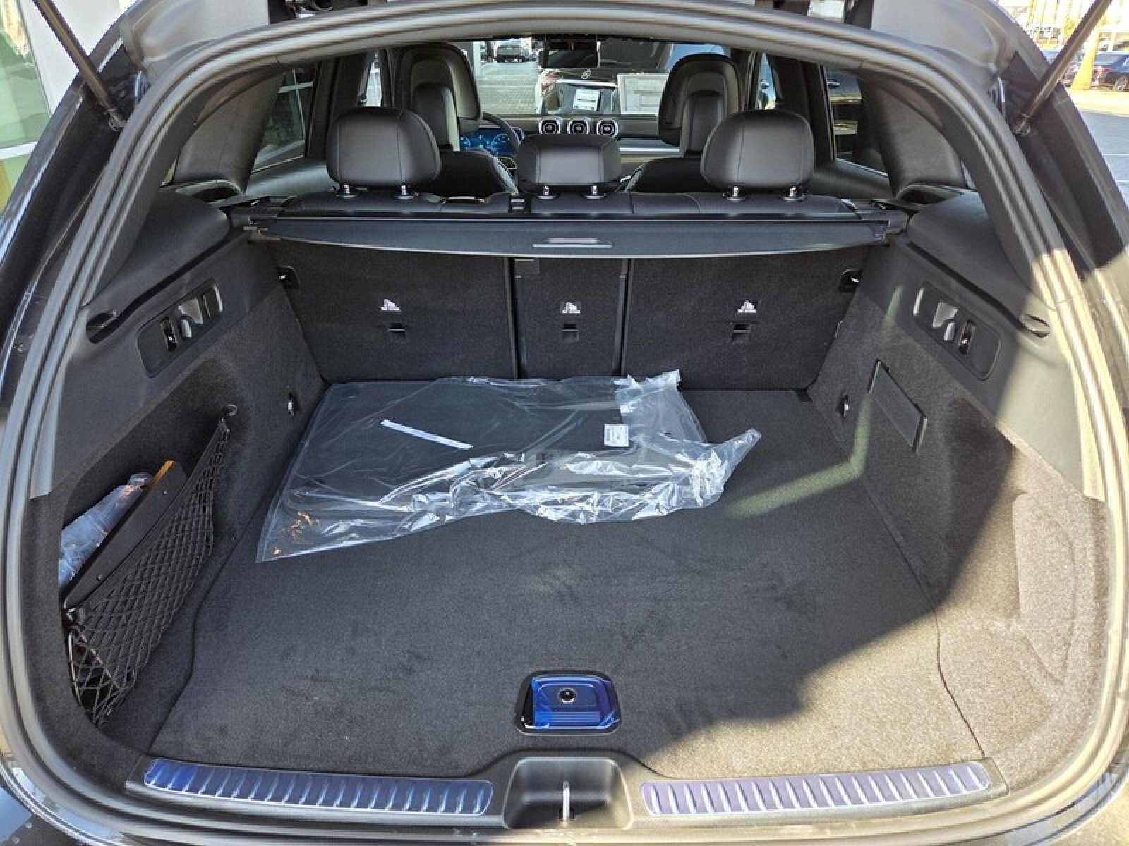 New 2026 Graphite Grey Metallic Mercedes-Benz GLC 300 SUV image 15