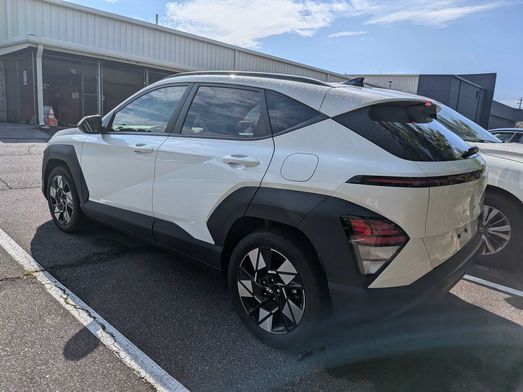 Used 2024 White Hyundai SEL image 3