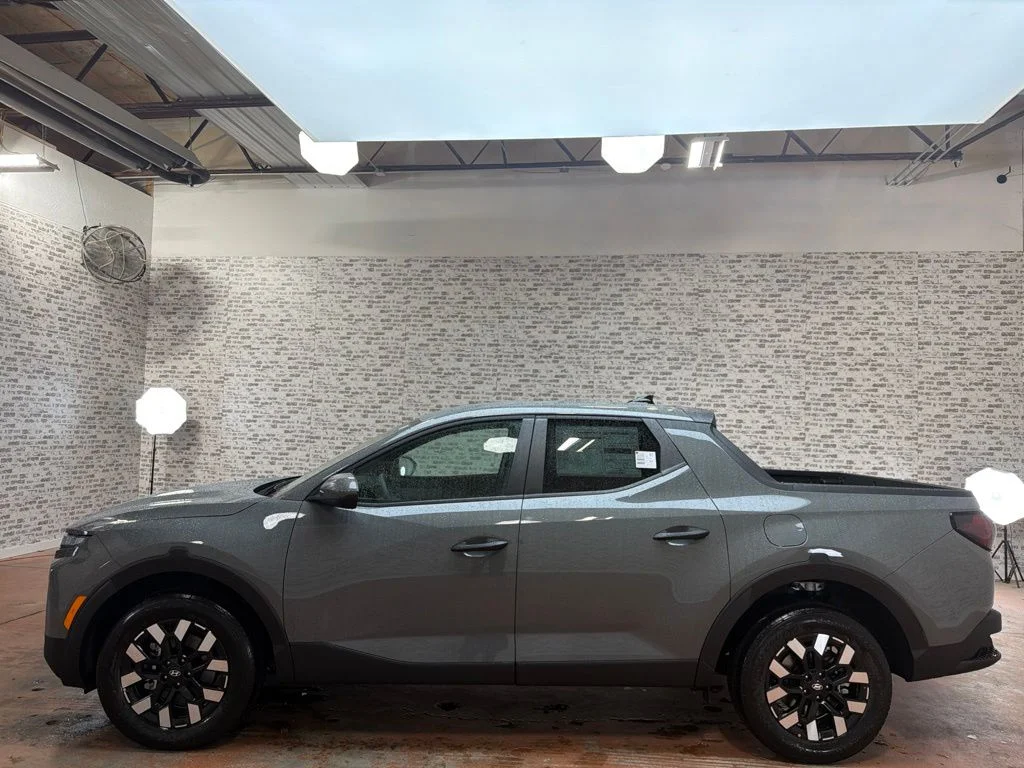 New 2027 Hampton Gray Hyundai SE image 4