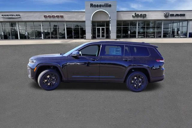 New 2026 Diamond Black Crystal Pearlcoat Jeep Altitude image 6