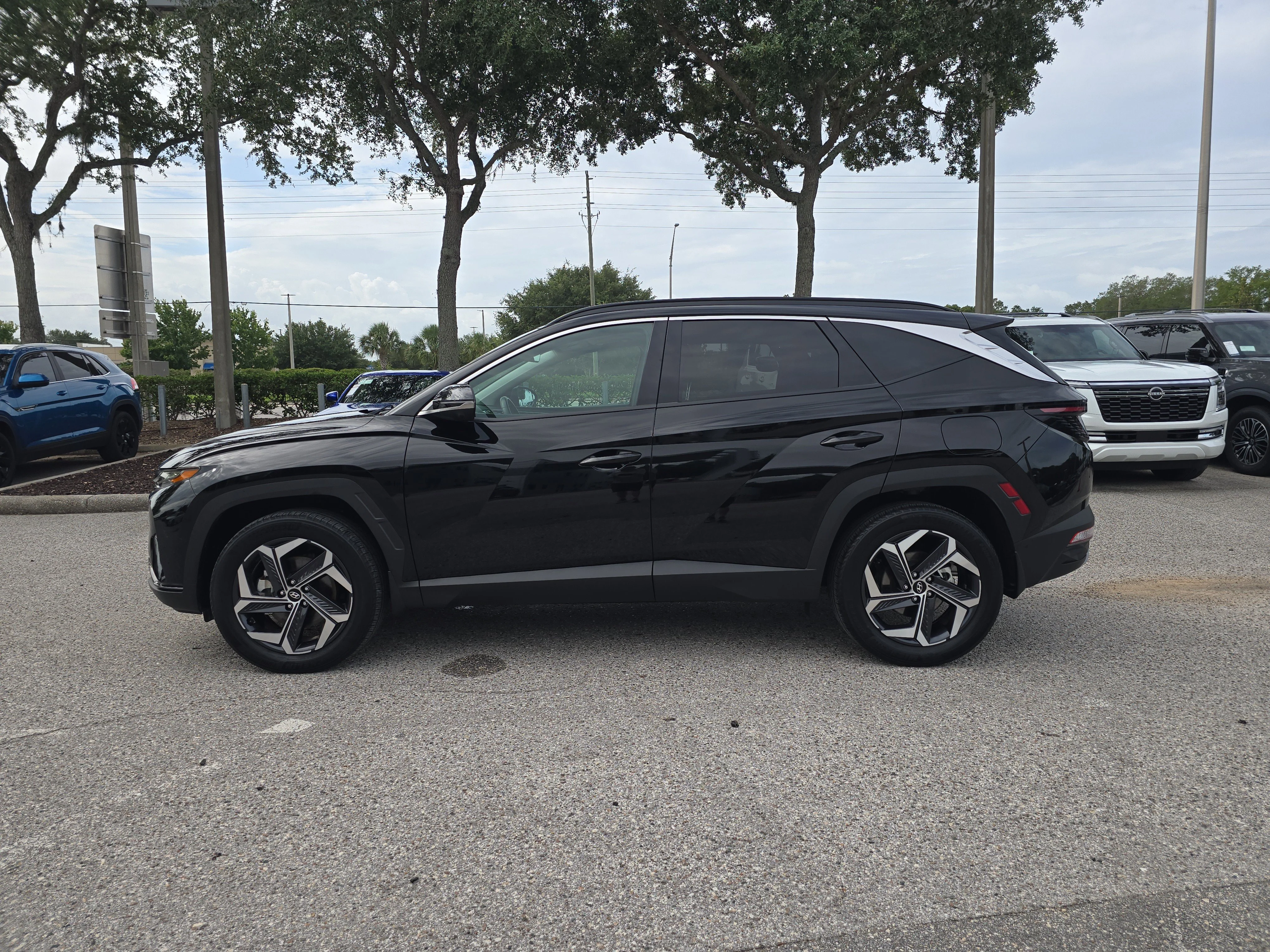Used 2024 Black Pearl Hyundai Limited image 5