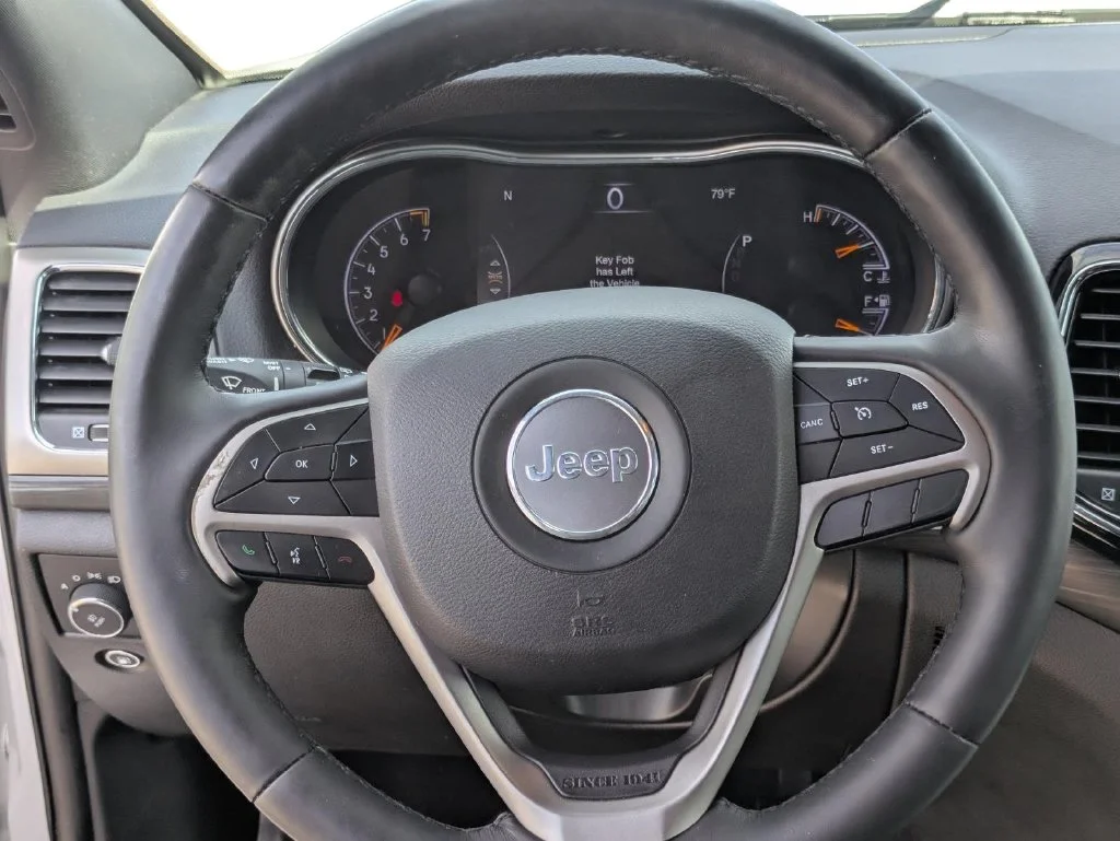 Used 2020 White Jeep Altitude image 25