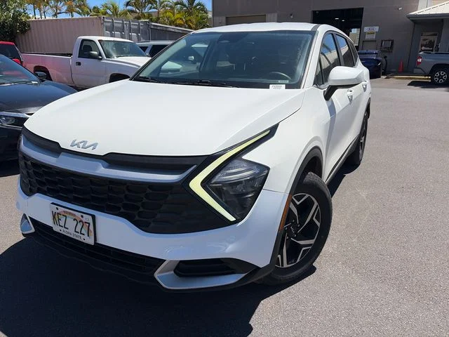 Used 2023 White Kia LX image 9