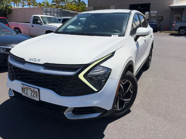 Used 2023 White Kia LX image 9