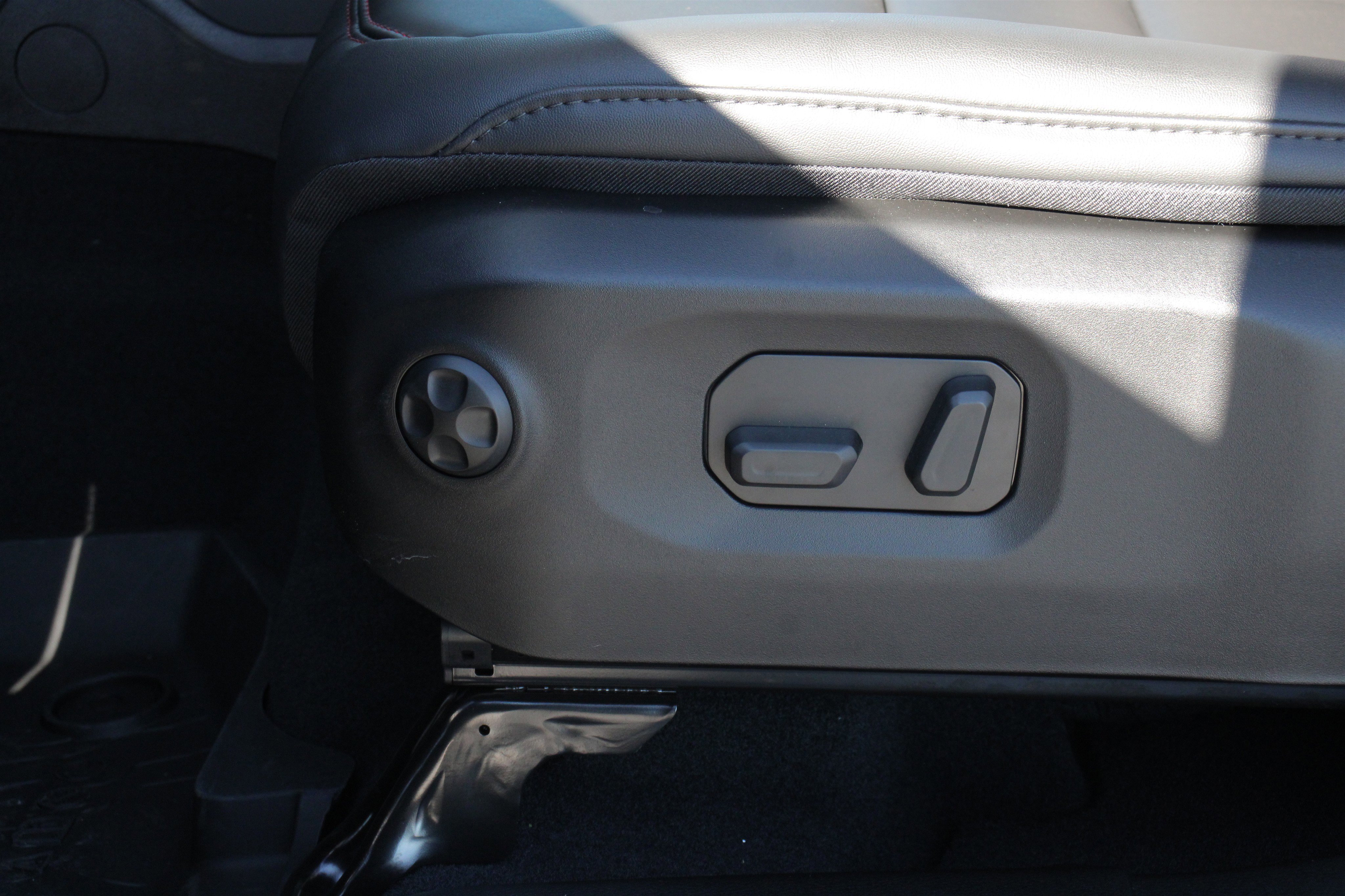 New 2026 Reign Jeep Rubicon X image 4