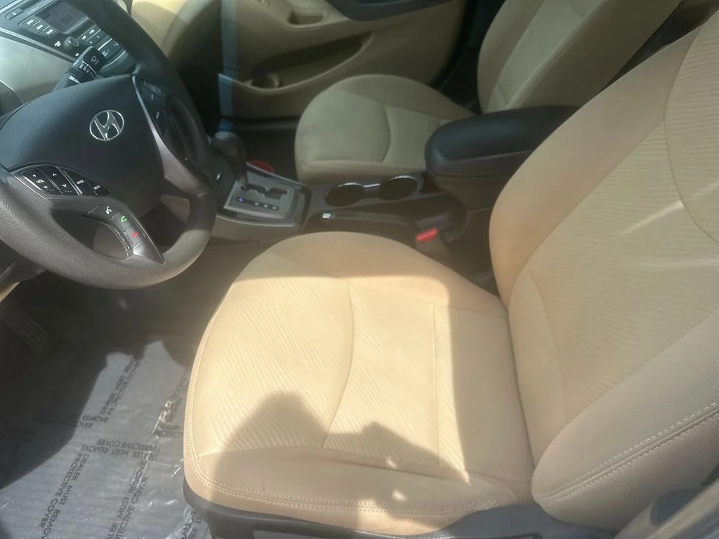 Used 2013 White Hyundai GLS image 10