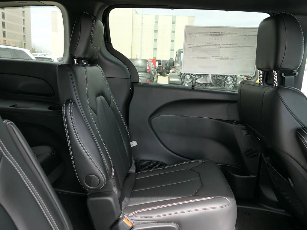 New 2026 Diamond Black Crystal Pearl Coat Chrysler Select image 19