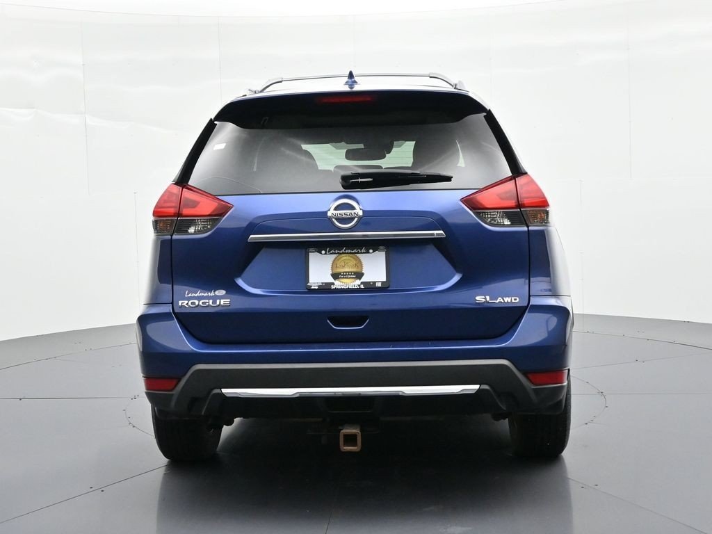 Used 2017 Caspian Blue Nissan SL image 7