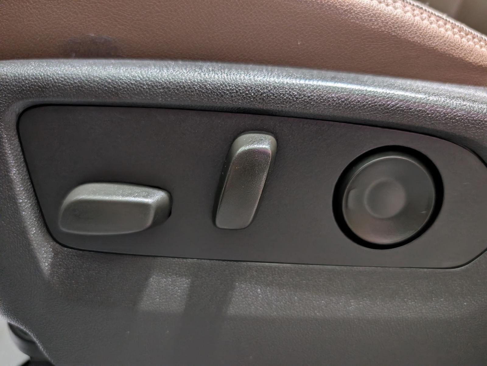 Used 2022 Pearl Chevrolet High Country image 23