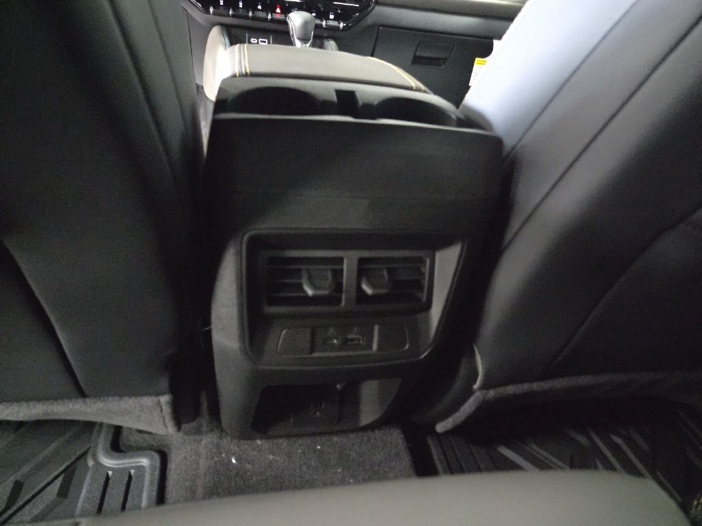 2026 Chevrolet Colorado ZR2 - Photo 17