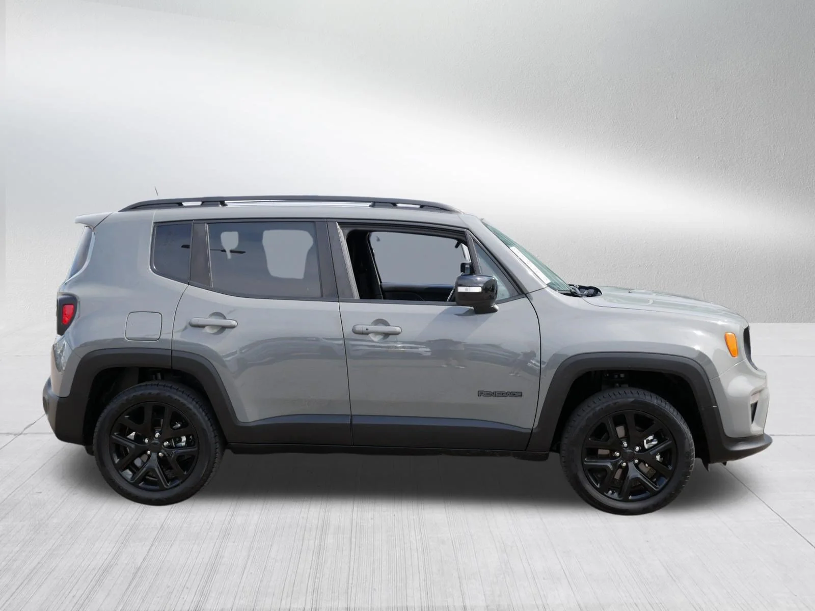 Used 2022 Sting-Gray Clearcoat Jeep Altitude image 8
