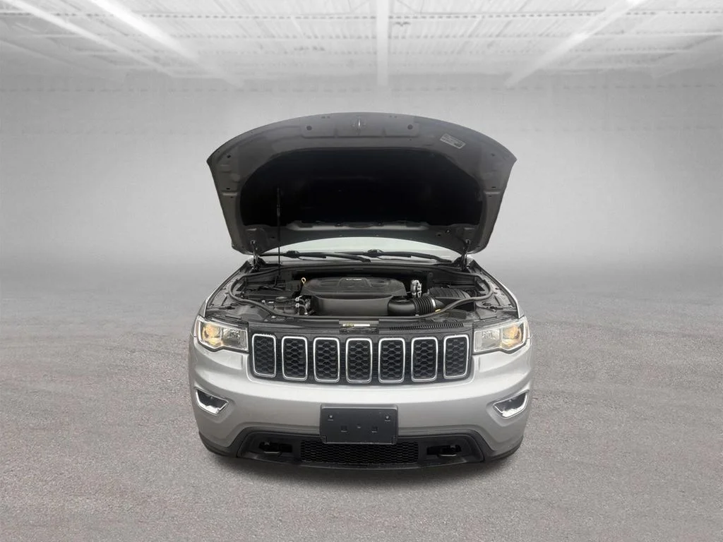 Used 2017 Billet Silver Metallic Clearcoat Jeep Laredo image 53