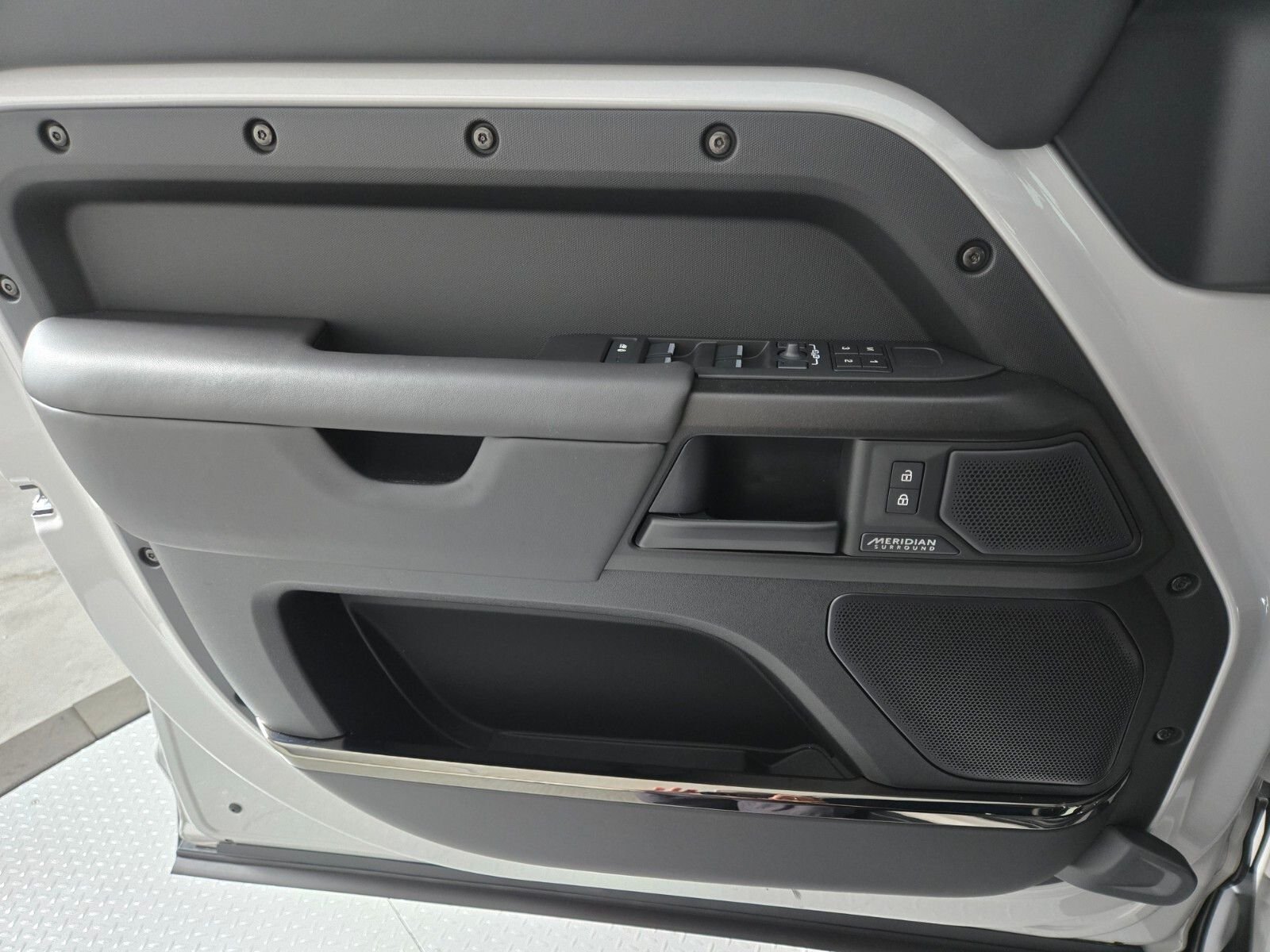 2026 Land Rover Defender OCTA - Photo 21
