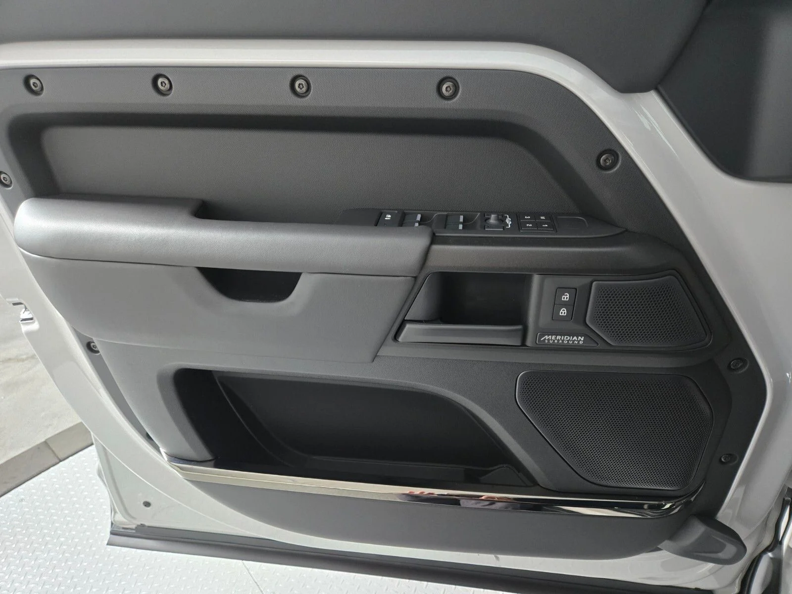2026 Land Rover Defender OCTA - Photo 21