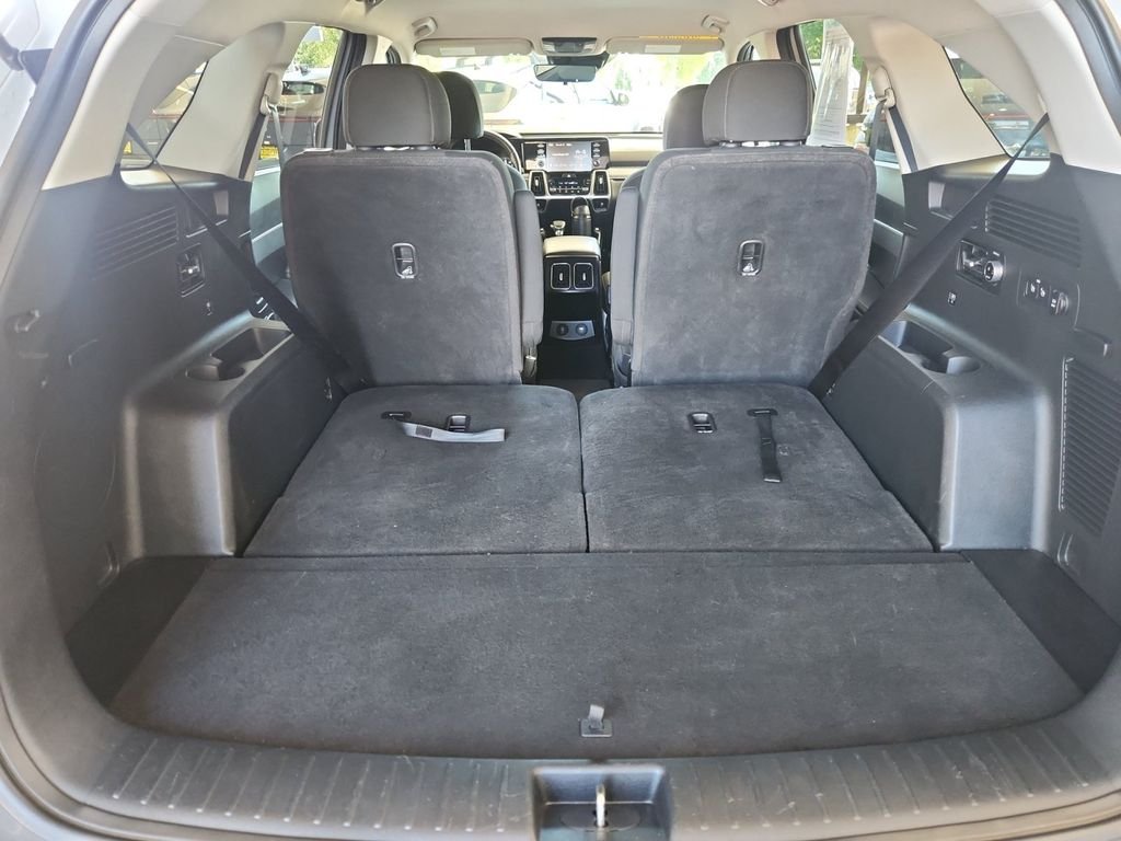 Used 2023  Kia LX image 22