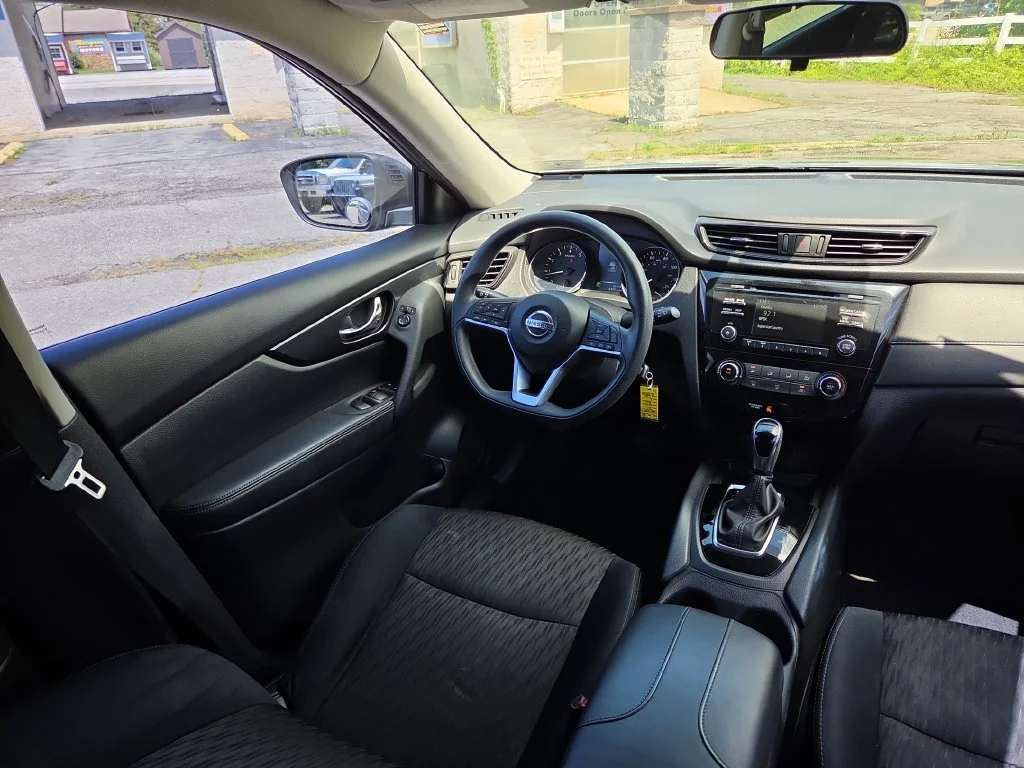 Used 2017 Gray Nissan S image 10