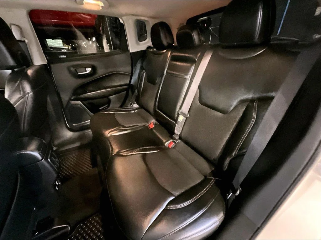 Used 2018 White Jeep Latitude image 15