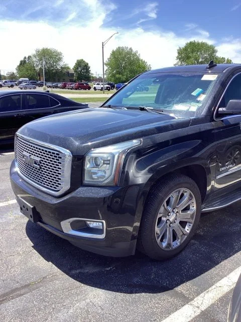 2016 GMC Yukon 4WD Denali's photo